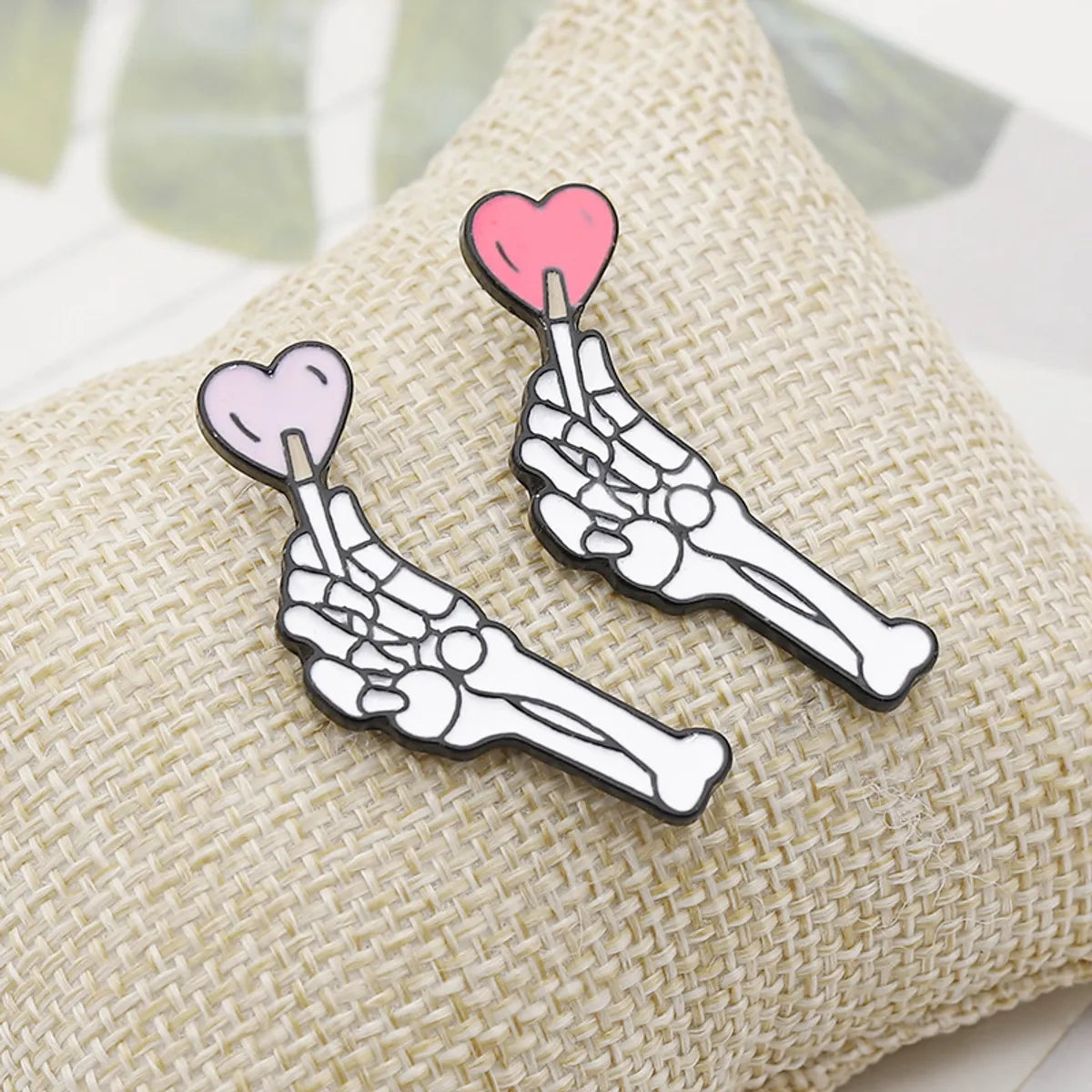 Cartoon Style Geometric Alloy Plating Unisex Brooches