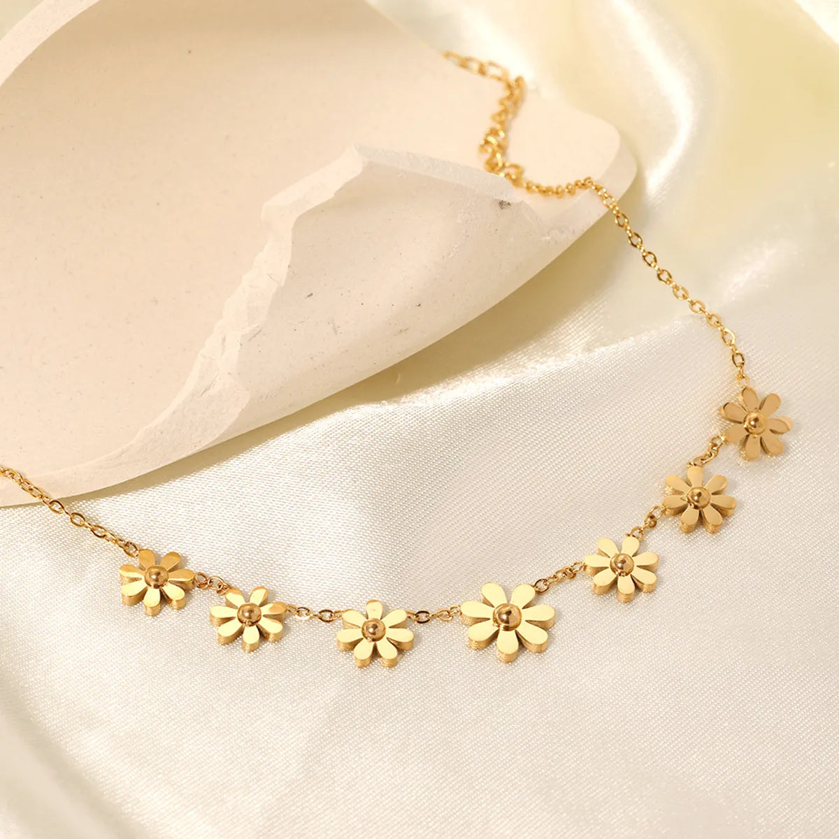 Casual Basic Geometric Flower Stainless Steel 18K Gold Plated Bracelets In Bulk