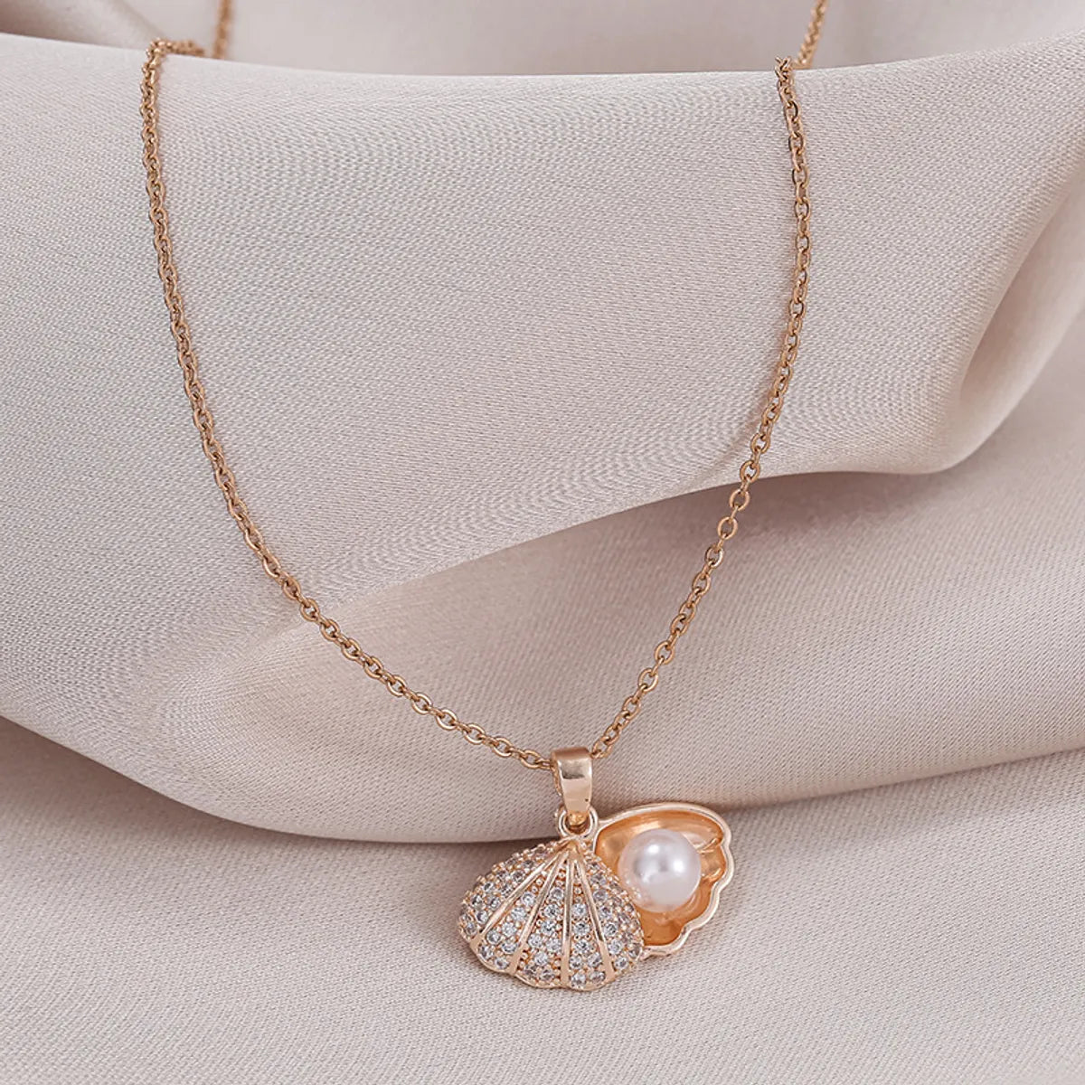 Wholesale Jewelry Casual Beach Shell 304 Stainless Steel Copper Artificial Pearls Zircon K Gold Plated Plating Inlay Pendant Necklace