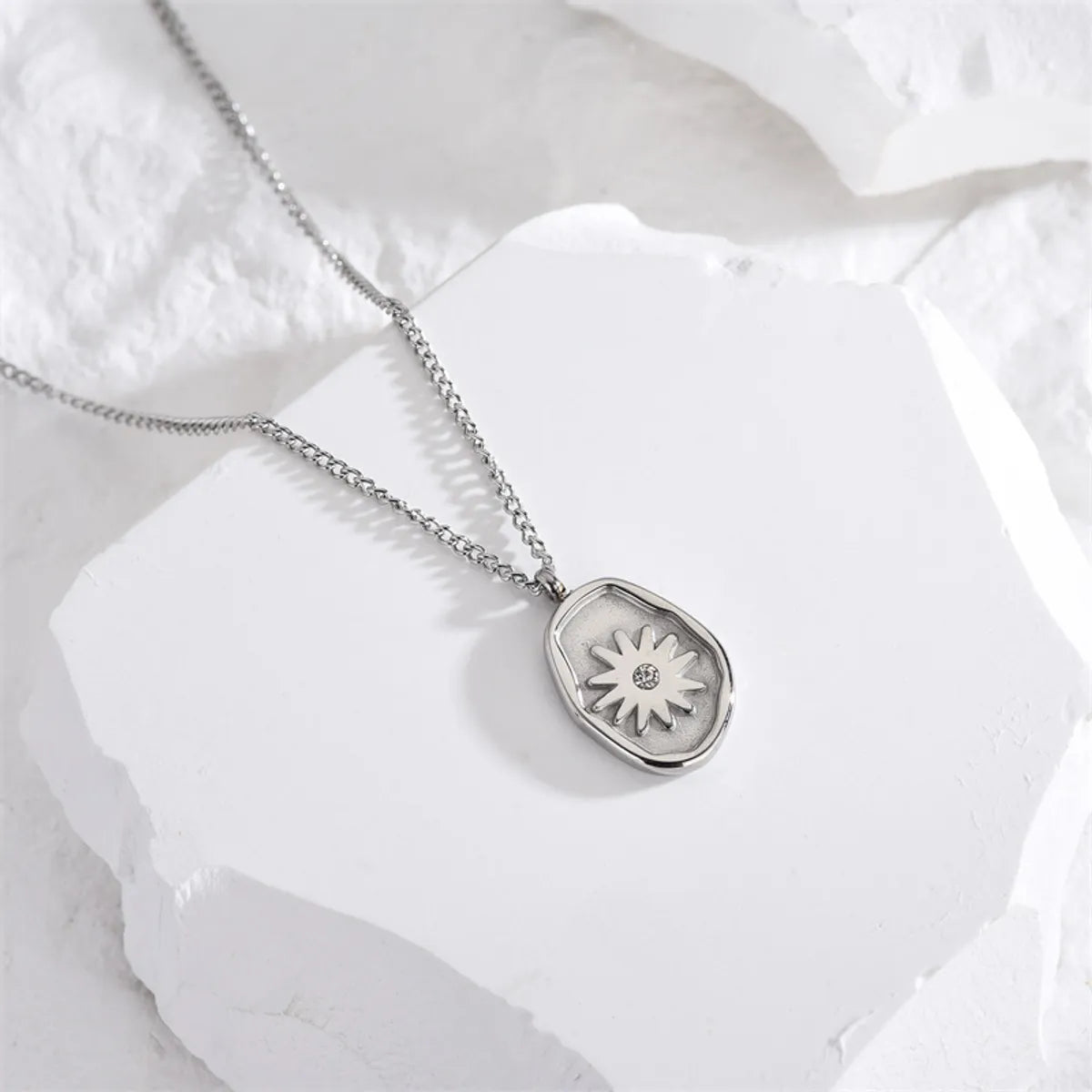 Casual Classic Style Artistic Geometric Titanium Steel Polishing Inlay Rhinestones Pendant Necklace