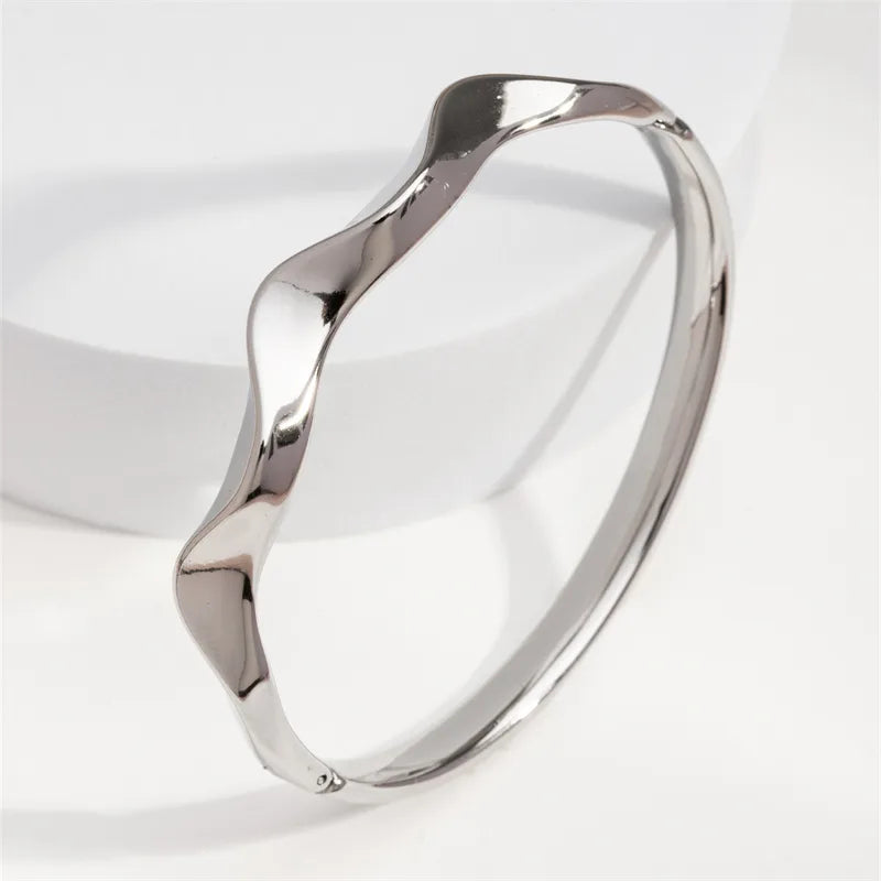 Casual Classic Style Geometric Solid Color 304 Stainless Steel 18K Gold Plated Bangle In Bulk