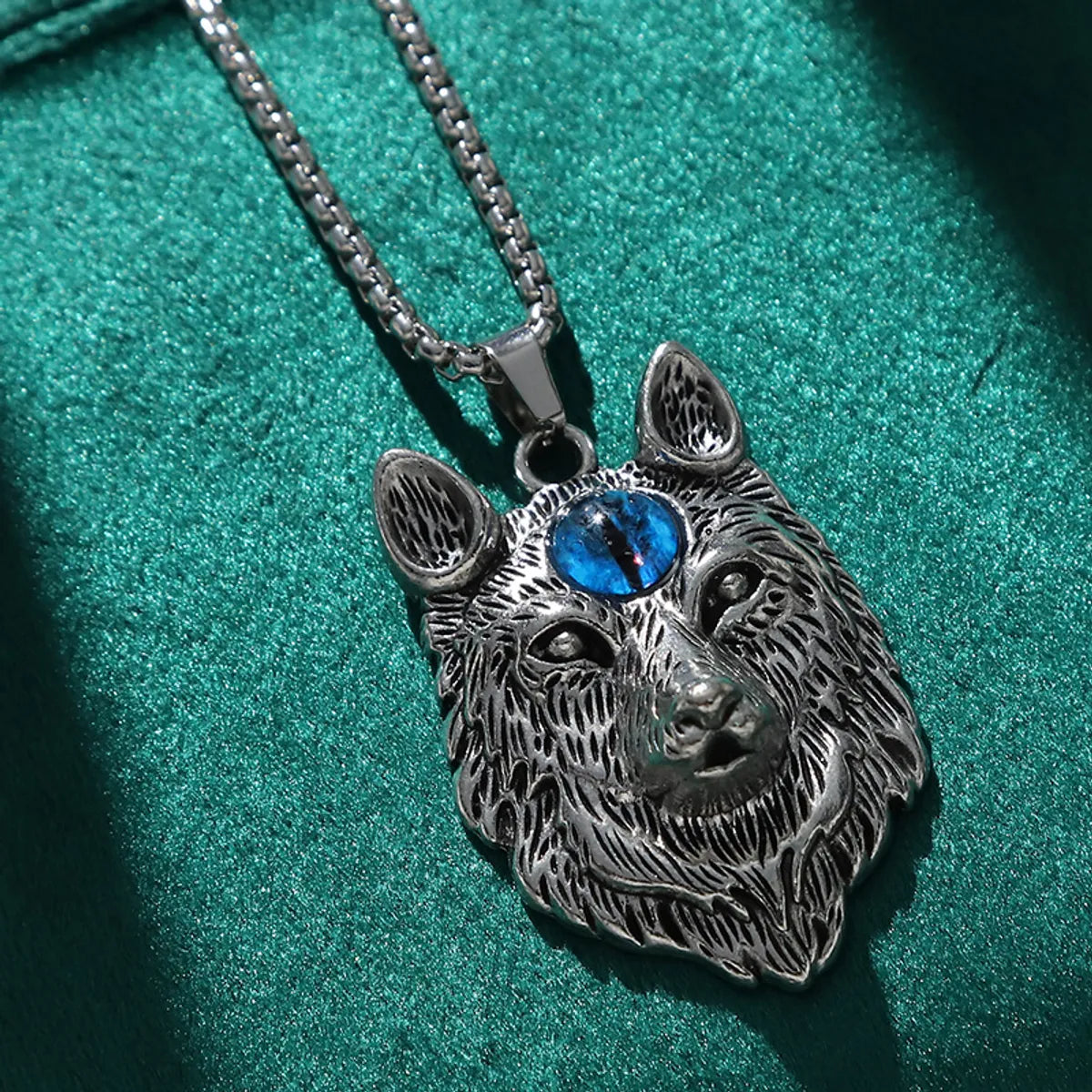 Casual Cool Style Animal Wolf Titanium Steel Plating Metal Inlay Beads Silver Plated Pendant Necklace