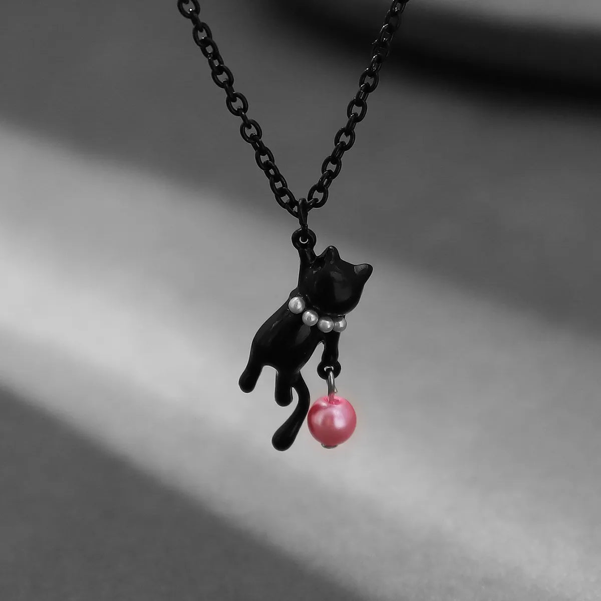 Casual Cute Cat Alloy Three-dimensional Inlay Artificial Pearls Women's Pendant Necklace