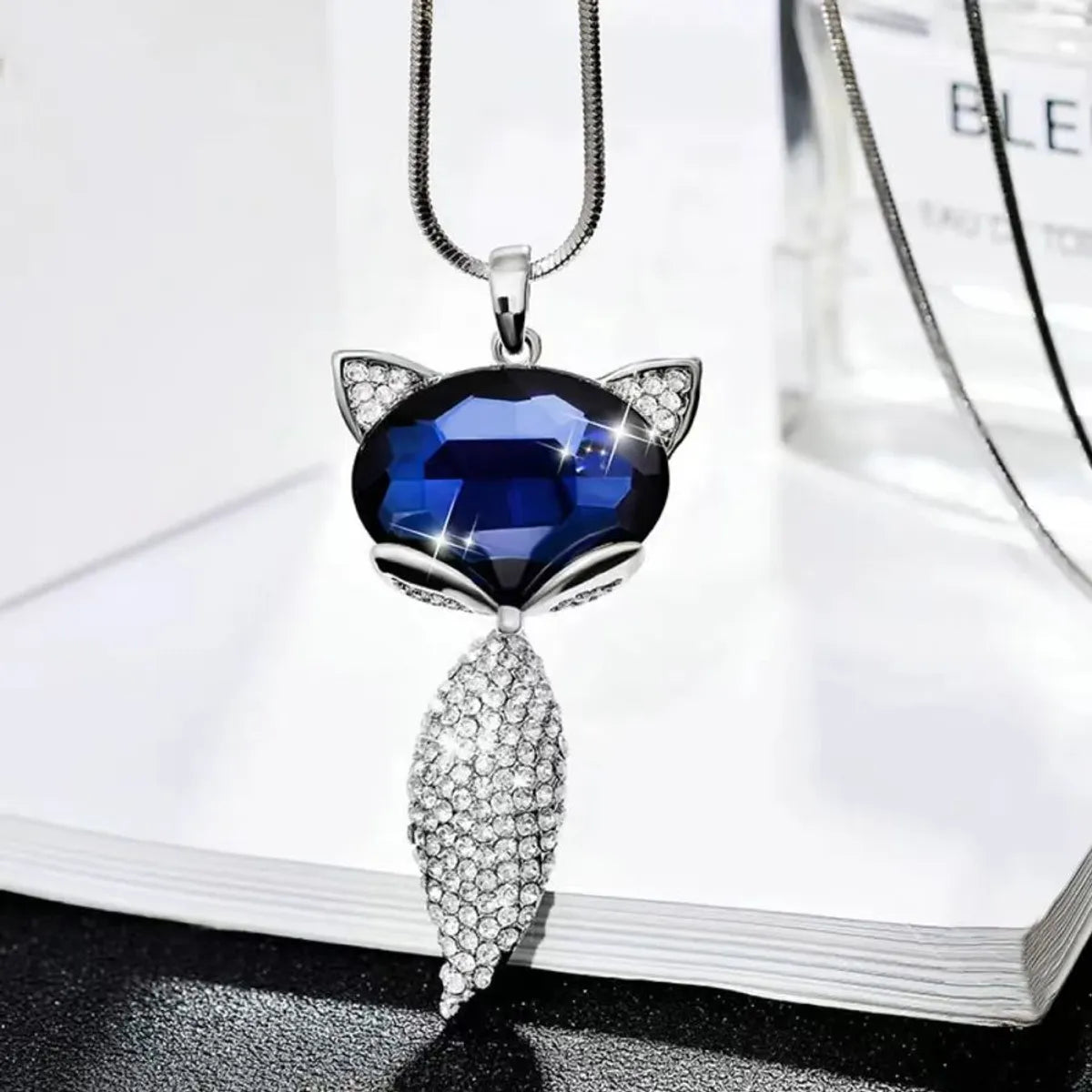 Casual Elegant Animal Silver Plated Artificial Gemstones Artificial Rhinestones Zinc Alloy Wholesale Pendant Necklace