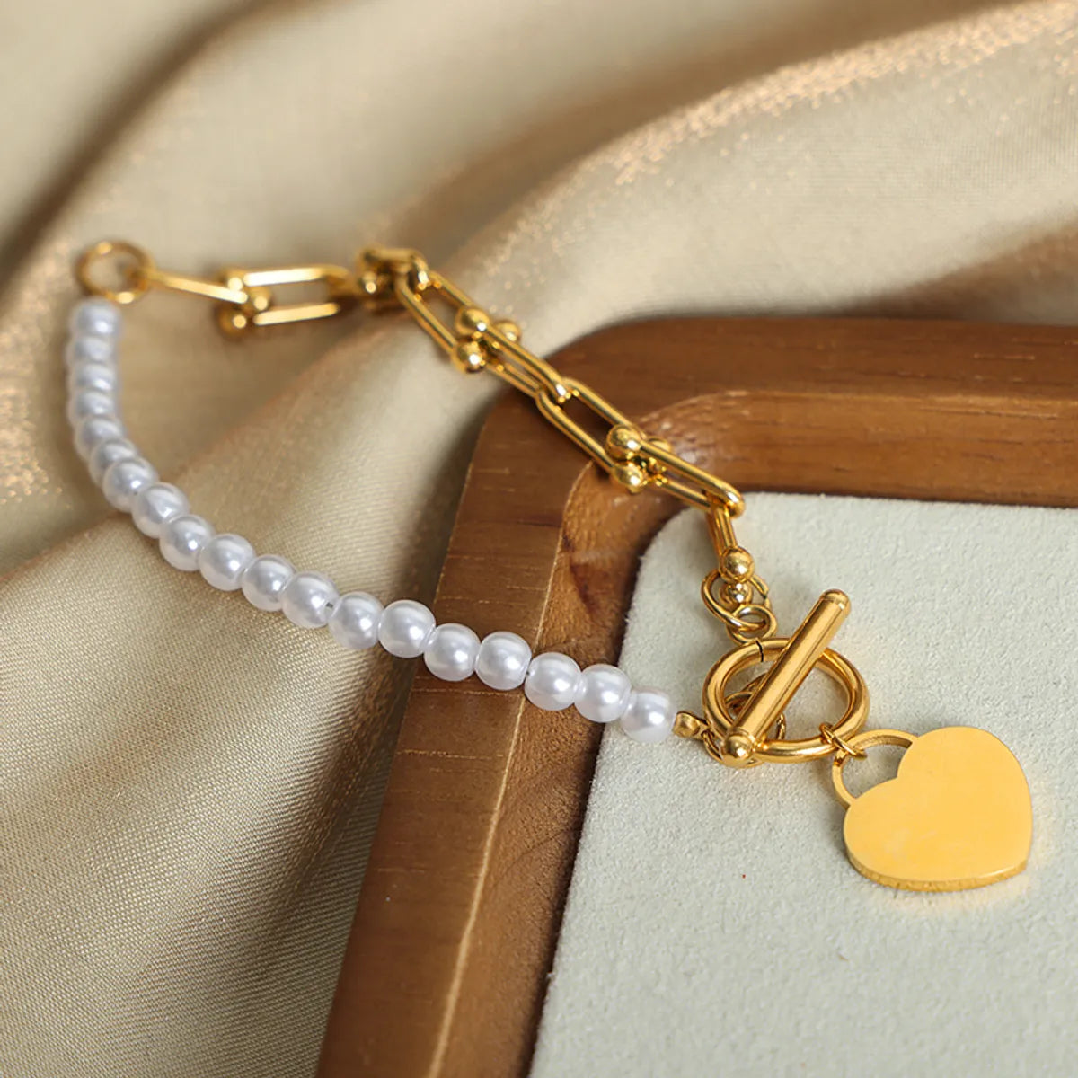 Casual Elegant French Style Heart Shape Artificial Pearl Titanium Steel Beaded Plating 18k Gold Plated Bracelets