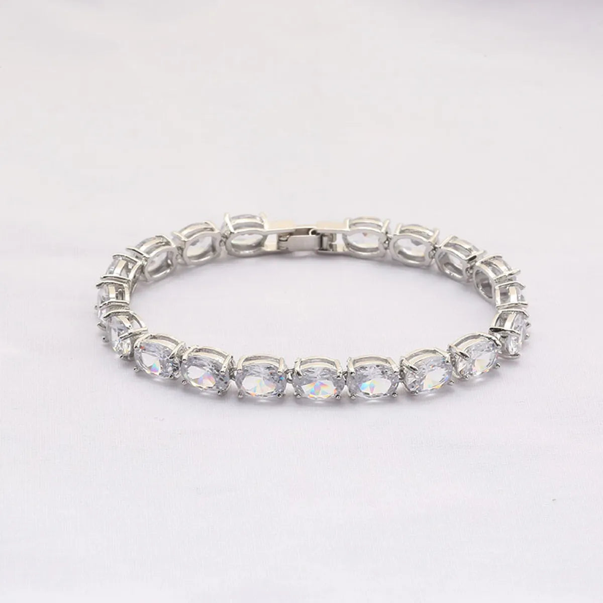 Casual Elegant Luxurious Geometric Oval Copper Inlay Zircon Bracelets