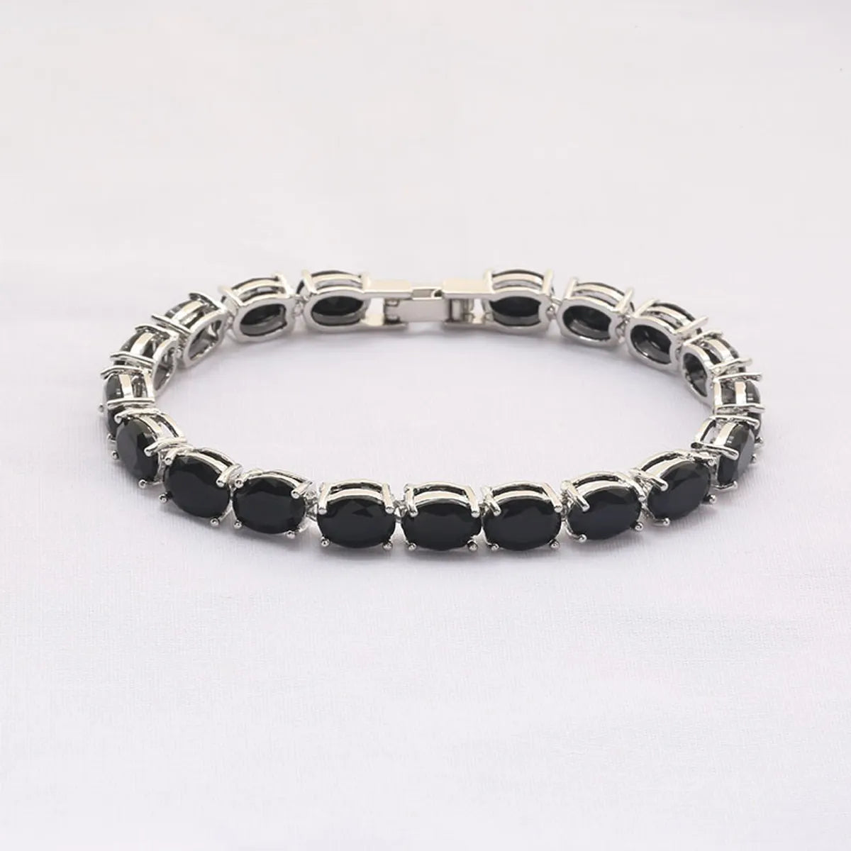 Casual Elegant Luxurious Geometric Oval Copper Inlay Zircon Bracelets