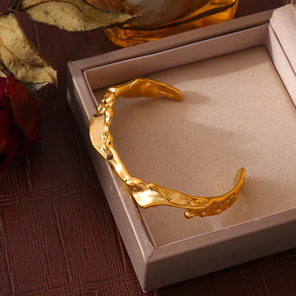 Casual Elegant Modern Style Waves 316 Stainless Steel  18K Gold Plated Bangle In Bulk