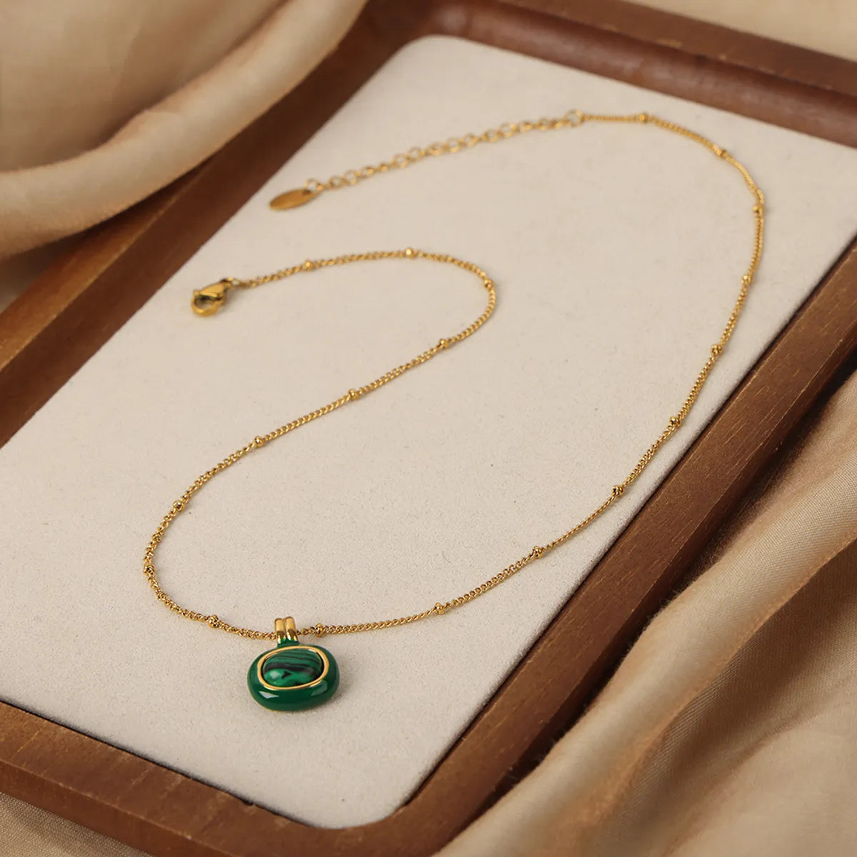 Casual Elegant Simple Style Color Block Malachite Shell Titanium Steel Plating Inlay Malachite Shell 18k Gold Plated Women's Pendant Necklace