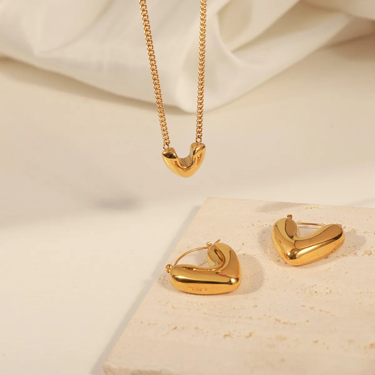 Casual Elegant Simple Style Heart Shape Titanium Steel Plating 18k Gold Plated Earrings Necklace