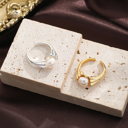 Casual Elegant Solid Color Copper Plating Inlay Freshwater Pearl 18k Gold Plated Silver Plated Rings