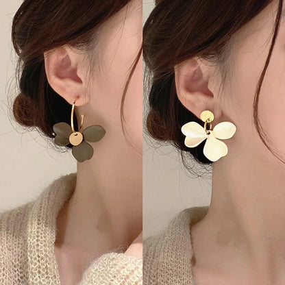 1 Pair Casual Retro Flower Asymmetrical Stoving Varnish Alloy Drop Earrings