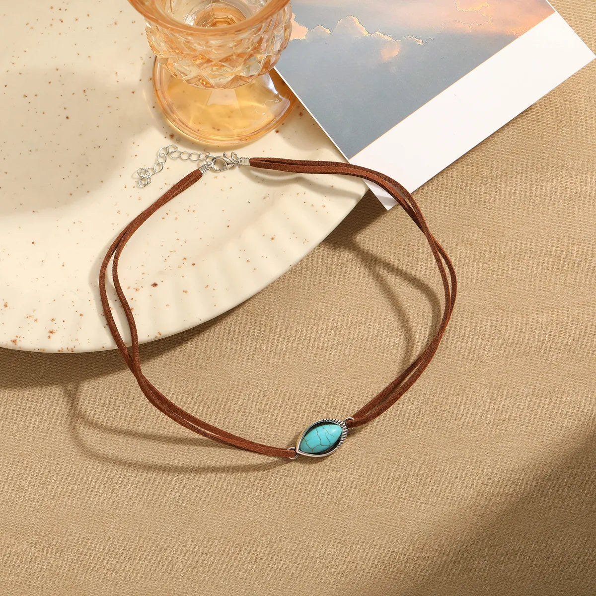 Casual Retro Oval Alloy Leather Rope Inlay Turquoise Resin Women'S Necklace