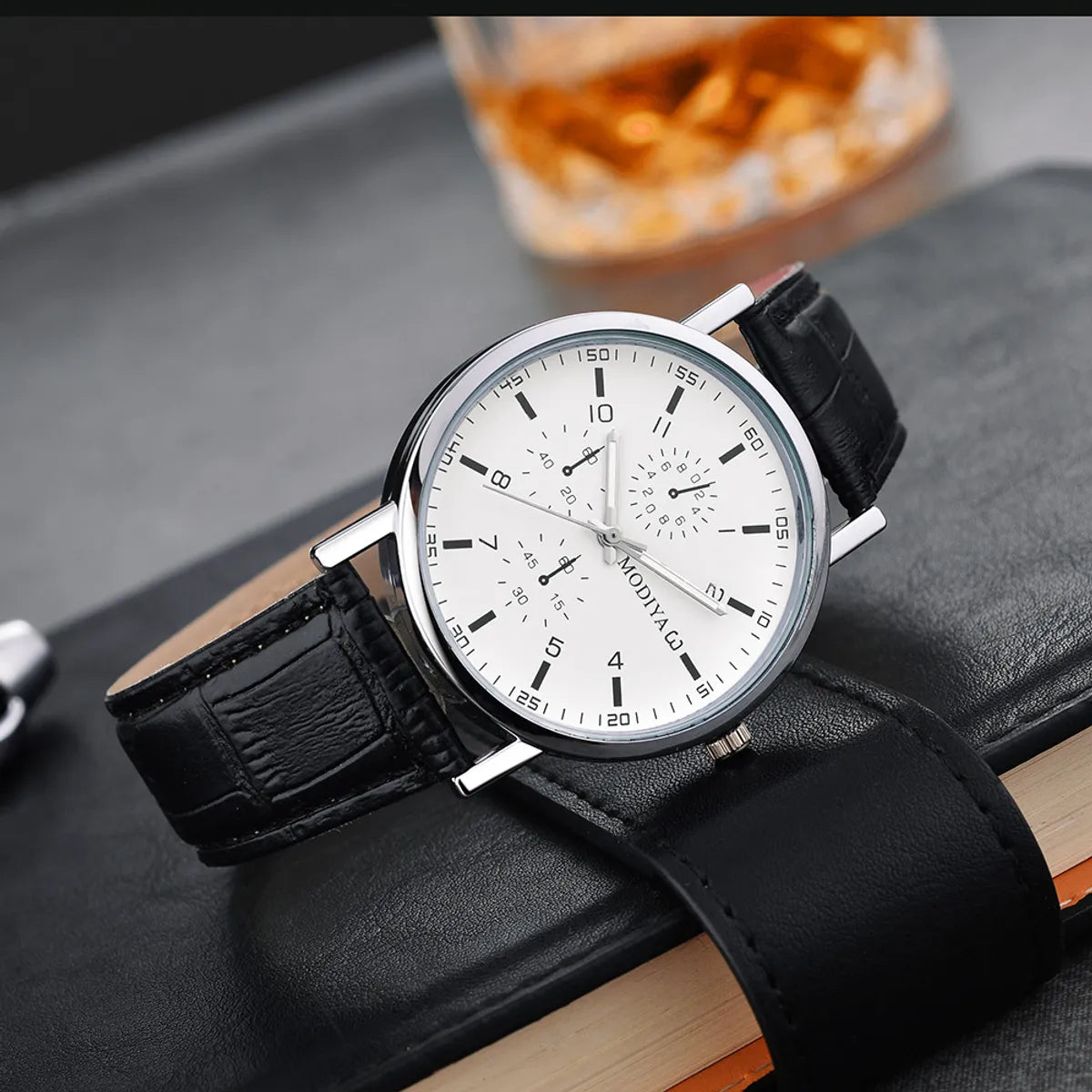 Casual Round Buckle Quartz Men'S Watches