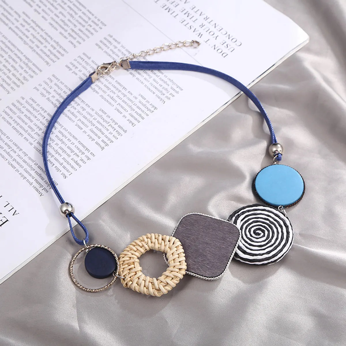 Casual Round Plastic Resin Wholesale Sweater Chain