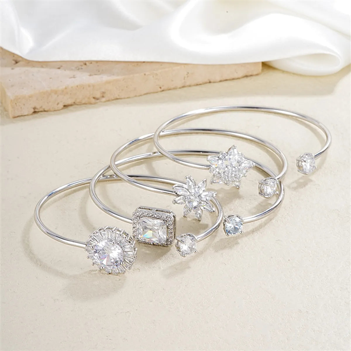 Casual Simple Style Classic Style Geometric Heart Shape Flower Copper Zircon Silver Plated Bangle