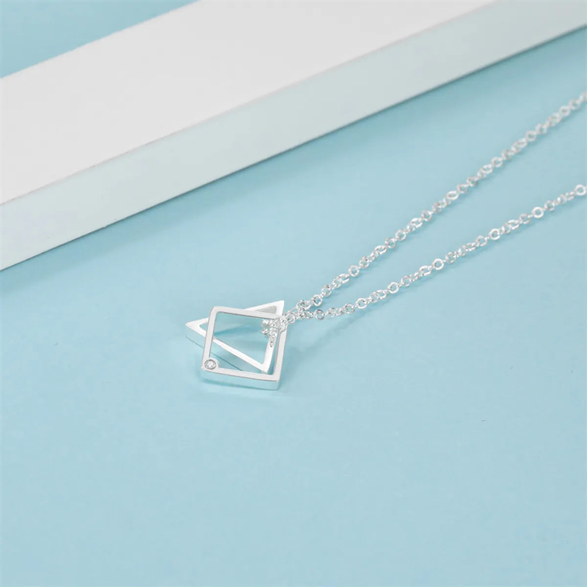 Casual Simple Style Classic Style Geometric Stainless Steel Titanium Steel Polishing Plating Inlay Diamond White Gold Plated Pendant Necklace