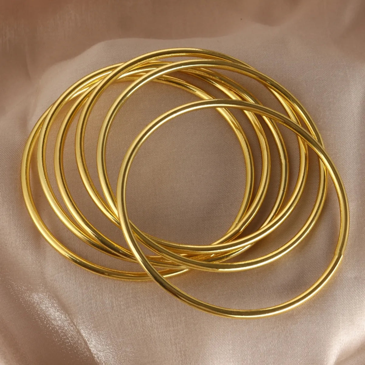 Casual Simple Style Commute Circle 18K Gold Plated Iron Wholesale Bangle