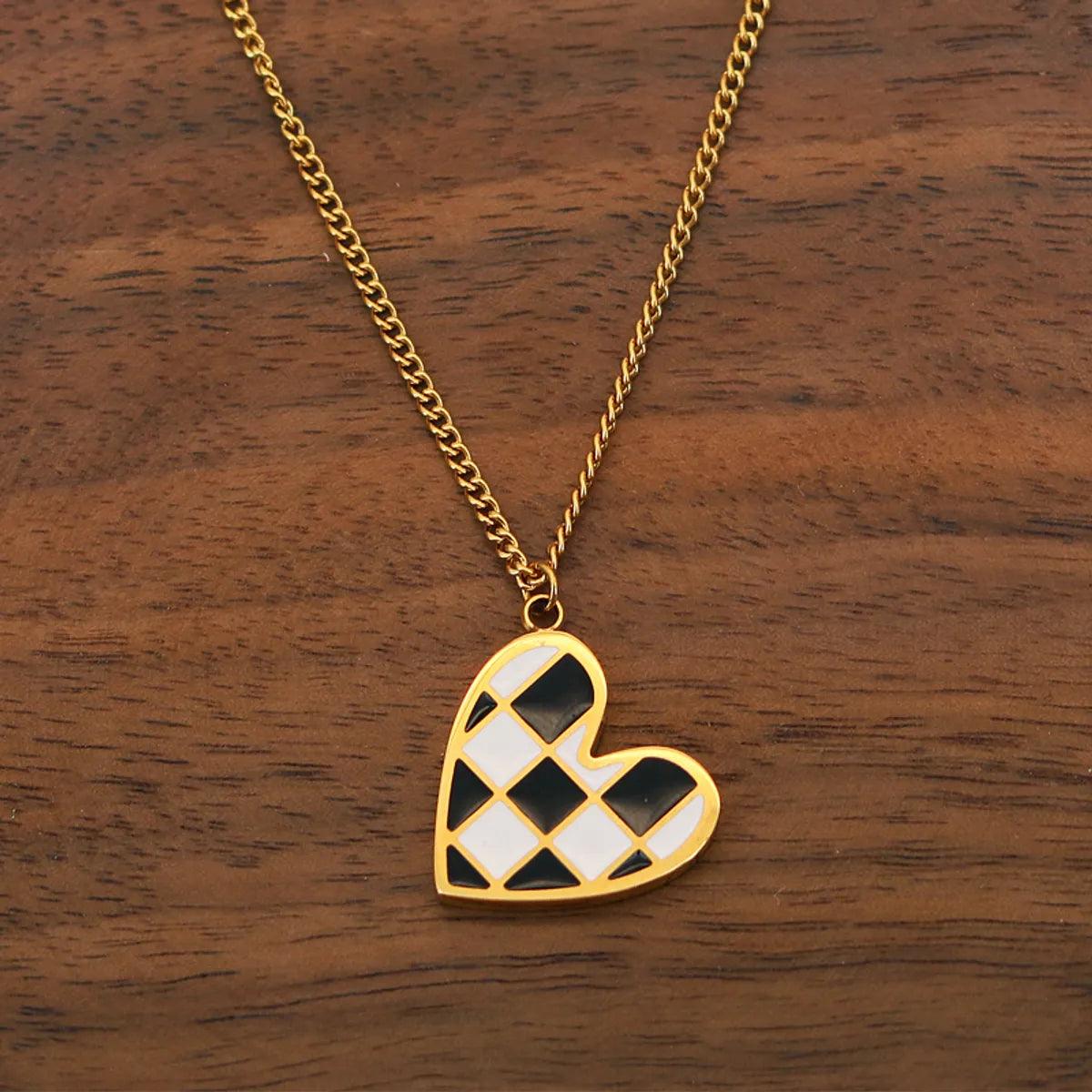 Casual Simple Style Heart Shape Checkered Titanium Steel Enamel Plating 18k Gold Plated Pendant Necklace