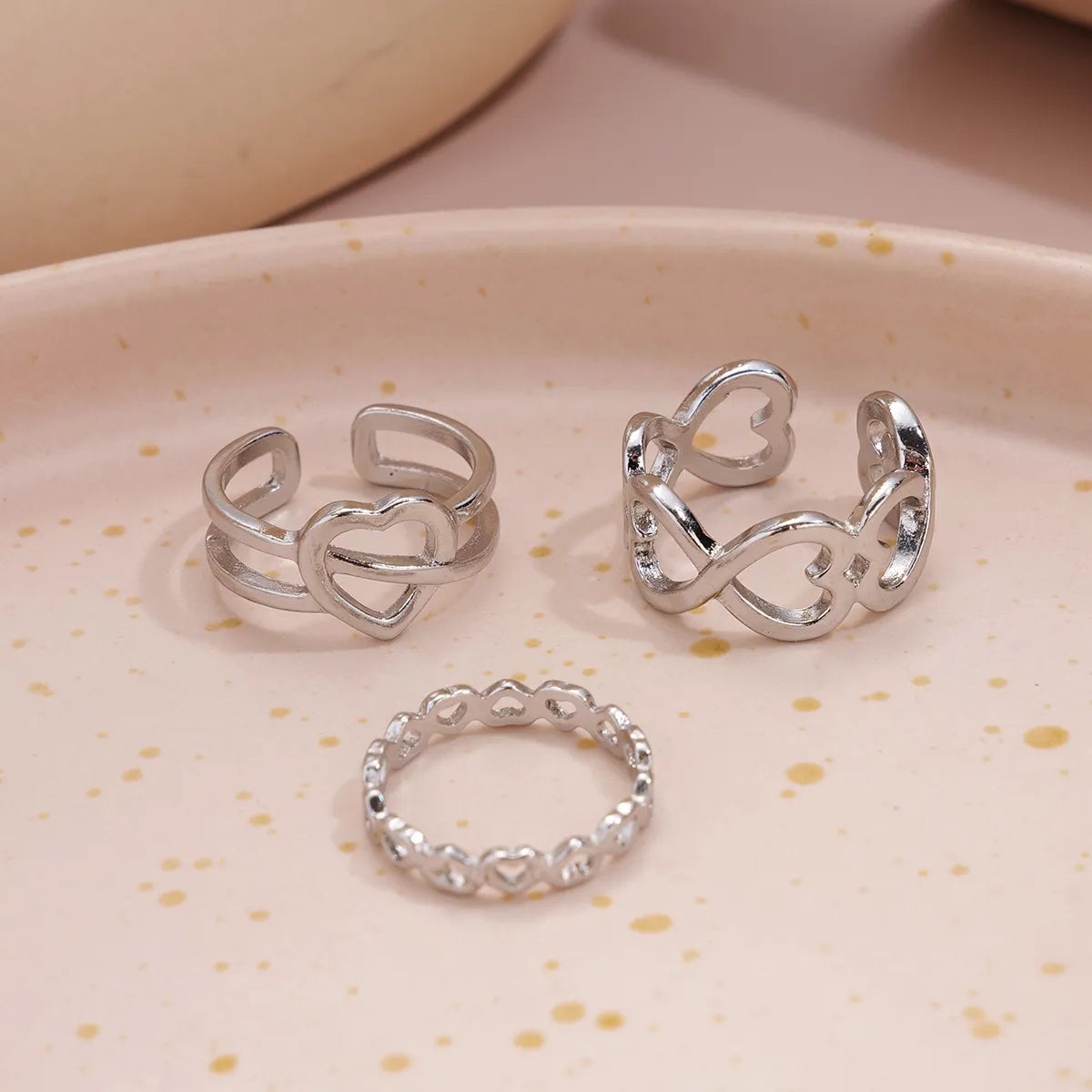 Casual Simple Style Heart Shape Solid Color Alloy Hollow Out Women'S Rings