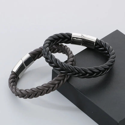 Casual Simple Style Solid Color 304 Stainless Steel Cowhide Leather Braid Men'S Bangle