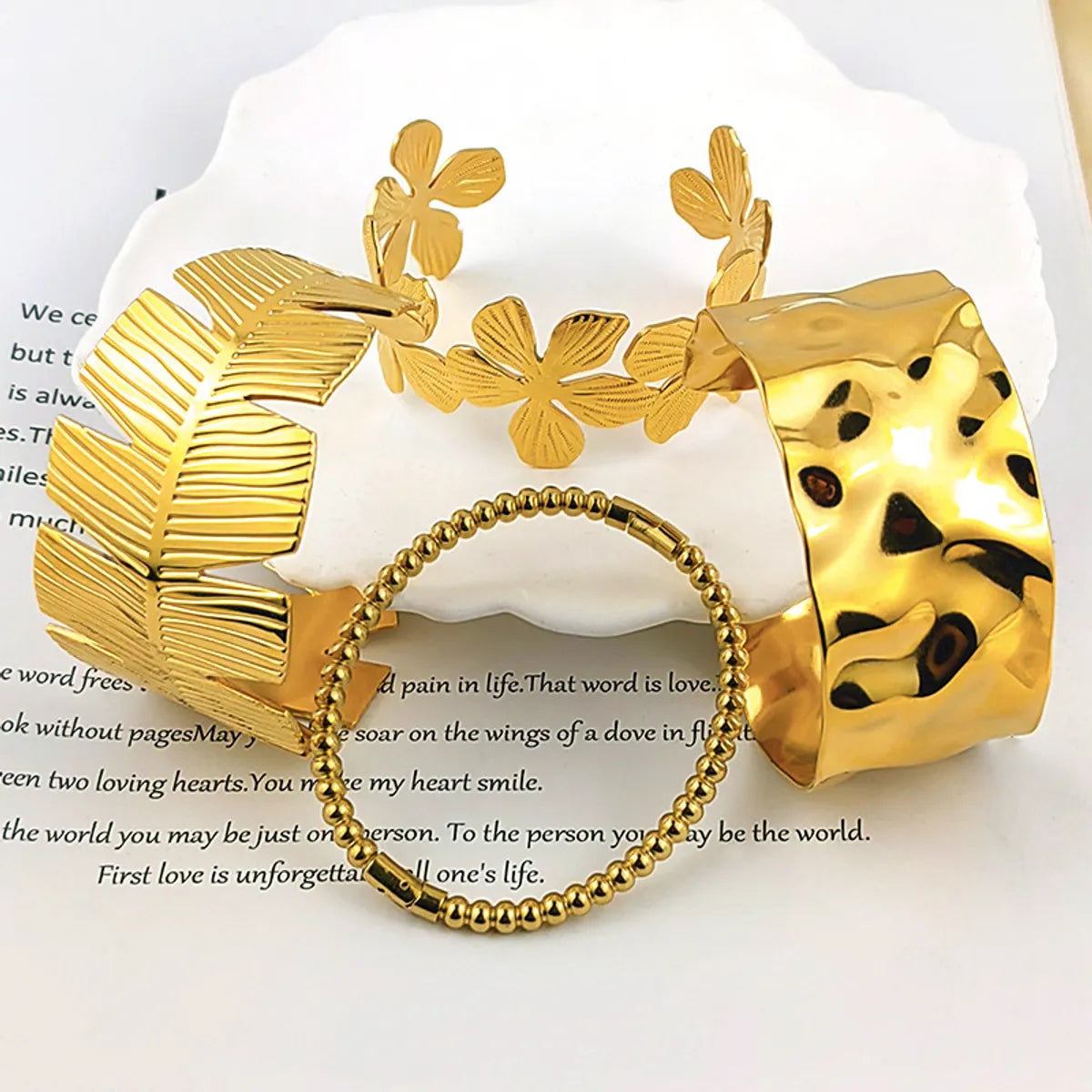 Casual Simple Style Solid Color Flower Butterfly 304 Stainless Steel 18K Gold Plated Bangle In Bulk