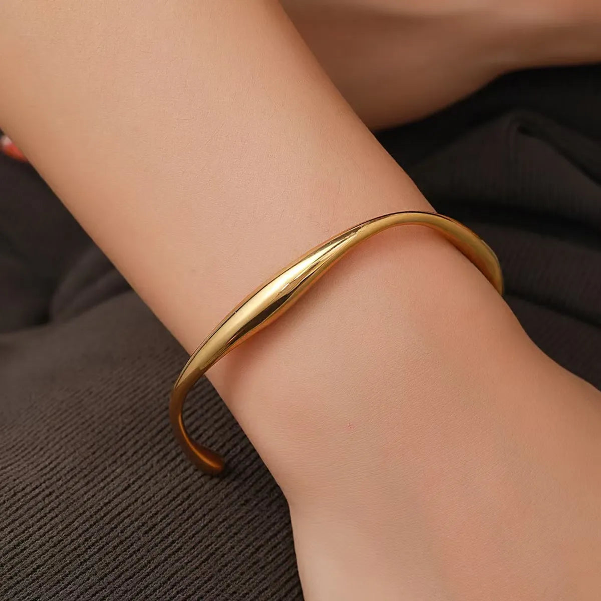 Casual Simple Style Solid Color Titanium Steel 18K Gold Plated Bangle In Bulk