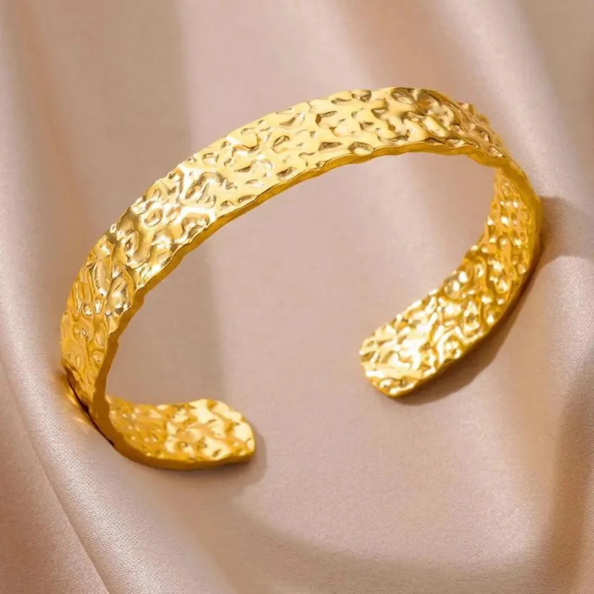 Casual Simple Style Solid Color Titanium Steel 18K Gold Plated Bangle In Bulk