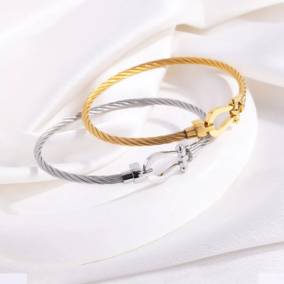 Casual Simple Style Solid Color Titanium Steel Bangle In Bulk