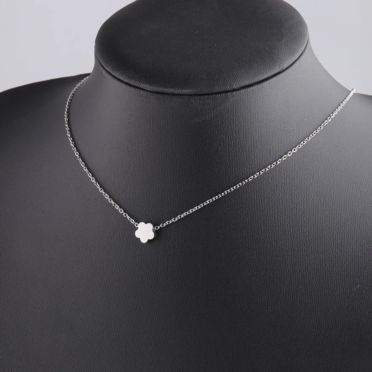 Casual Streetwear Flower Titanium Steel Pendant Necklace