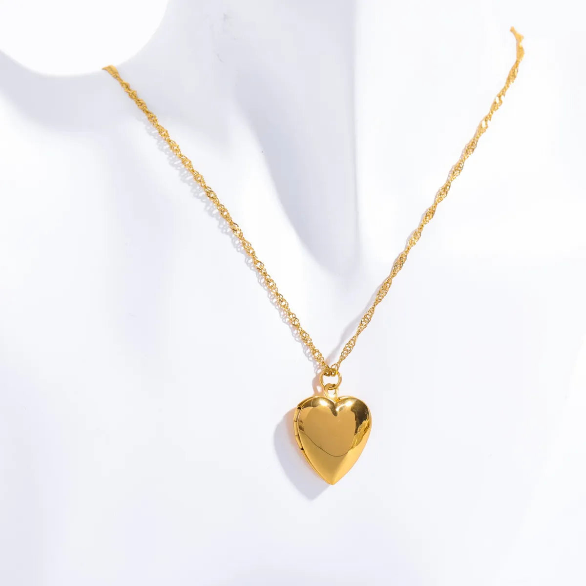 Casual Vintage Style Classic Style Heart Shape Stainless Steel Plating 18k Gold Plated Pendant Necklace