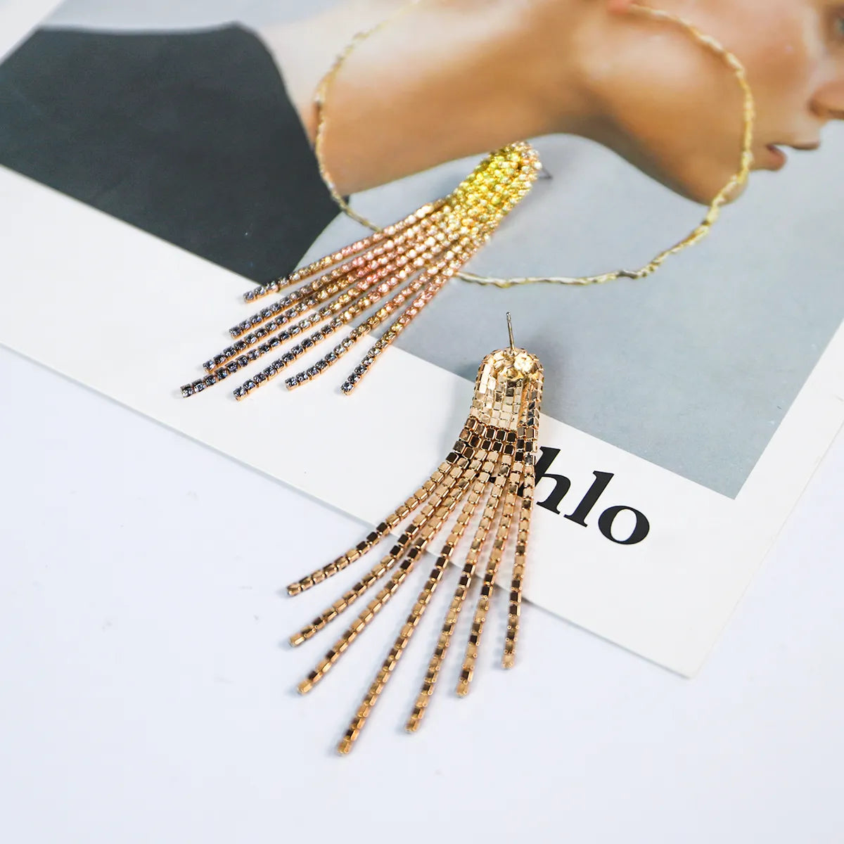 Catwalk Fashionable Gradient Rhinestone Long Welding Claw Tassel Alloy Earrings