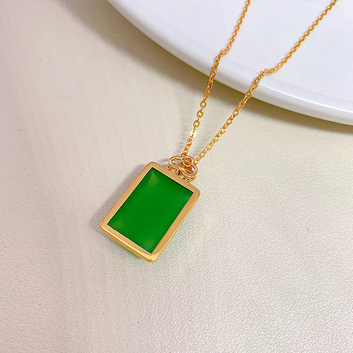 Chinoiserie Elegant Geometric Sterling Silver Plating Inlay Natural Chalcedony Pendant Necklace