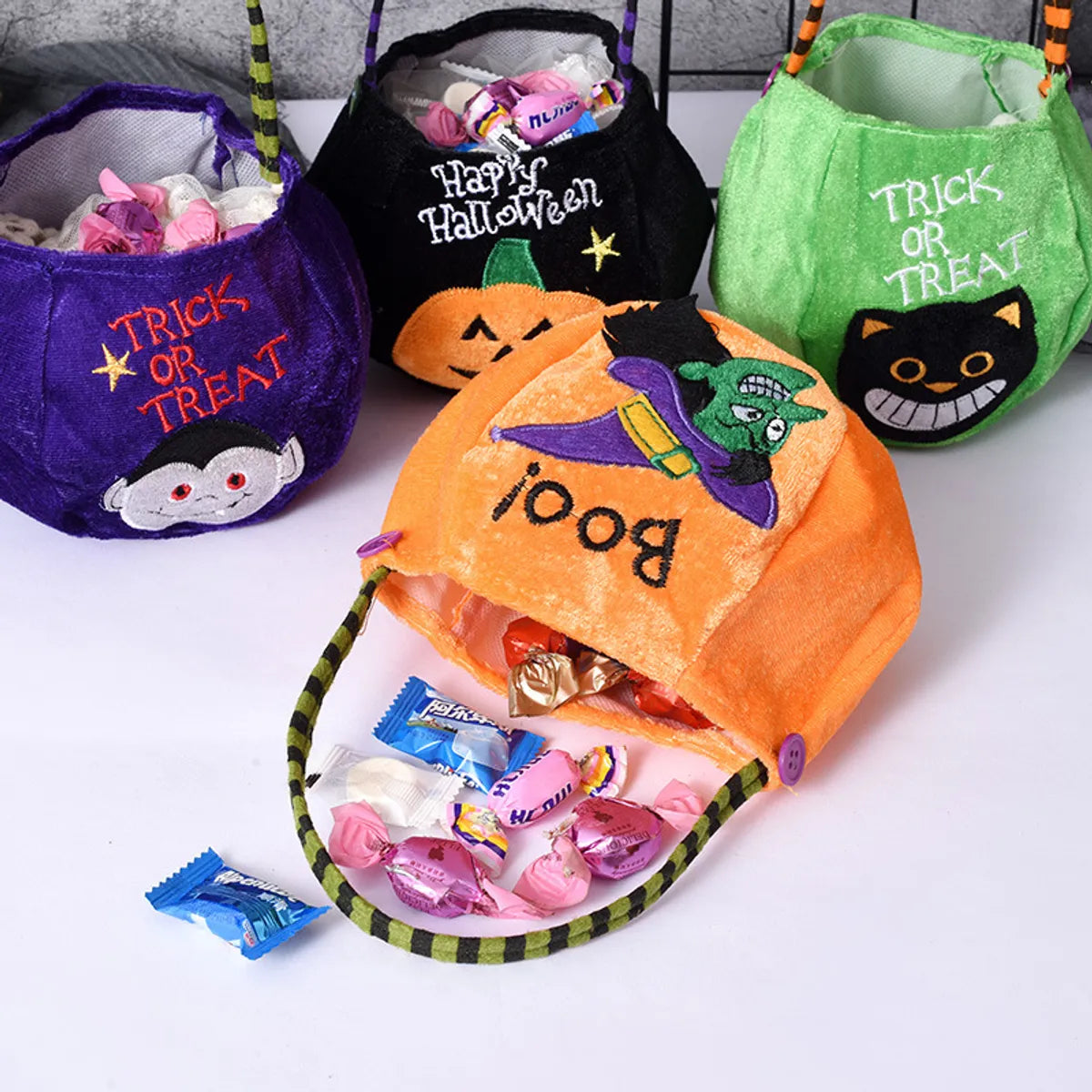 A Halloween Simple Cartoon Pumpkin Shape Shoulder Bag