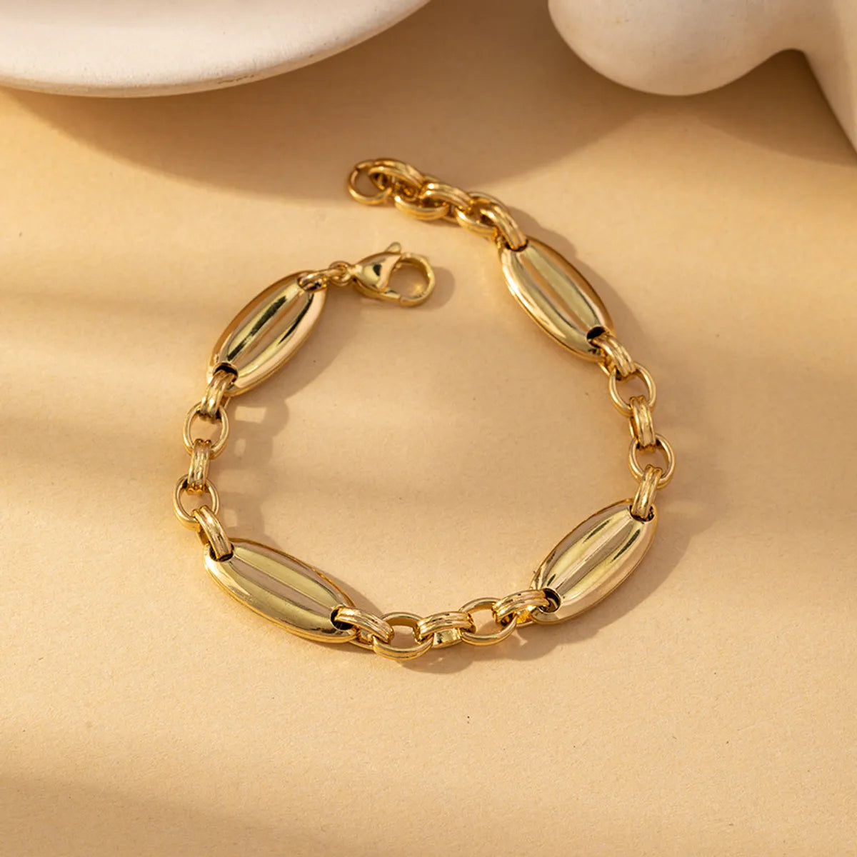 Classic Style Solid Color 304 Stainless Steel 18K Gold Plated Bracelets In Bulk