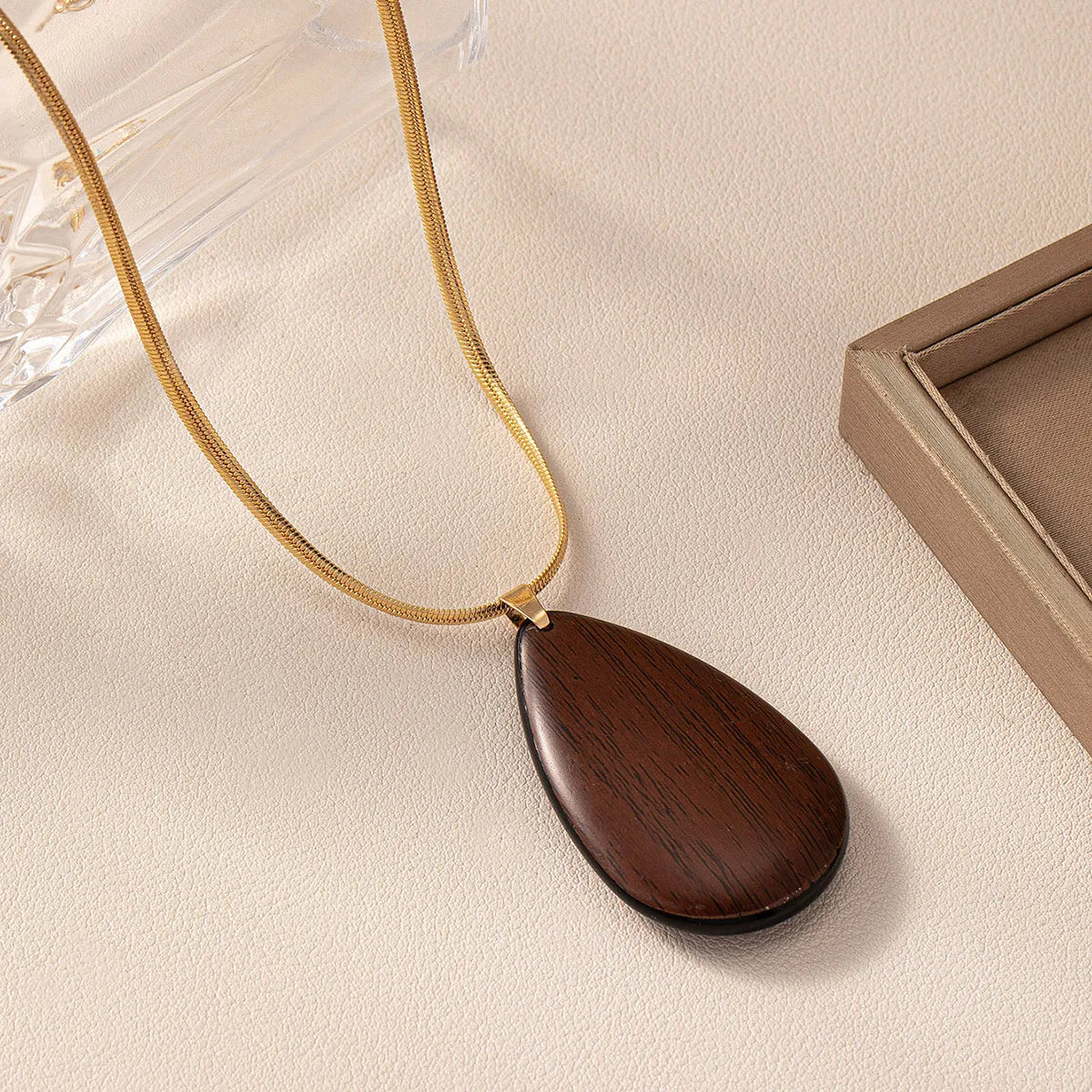 Classical Retro Classic Style Water Droplets Wood Copper Alloy Women'S Pendant Necklace