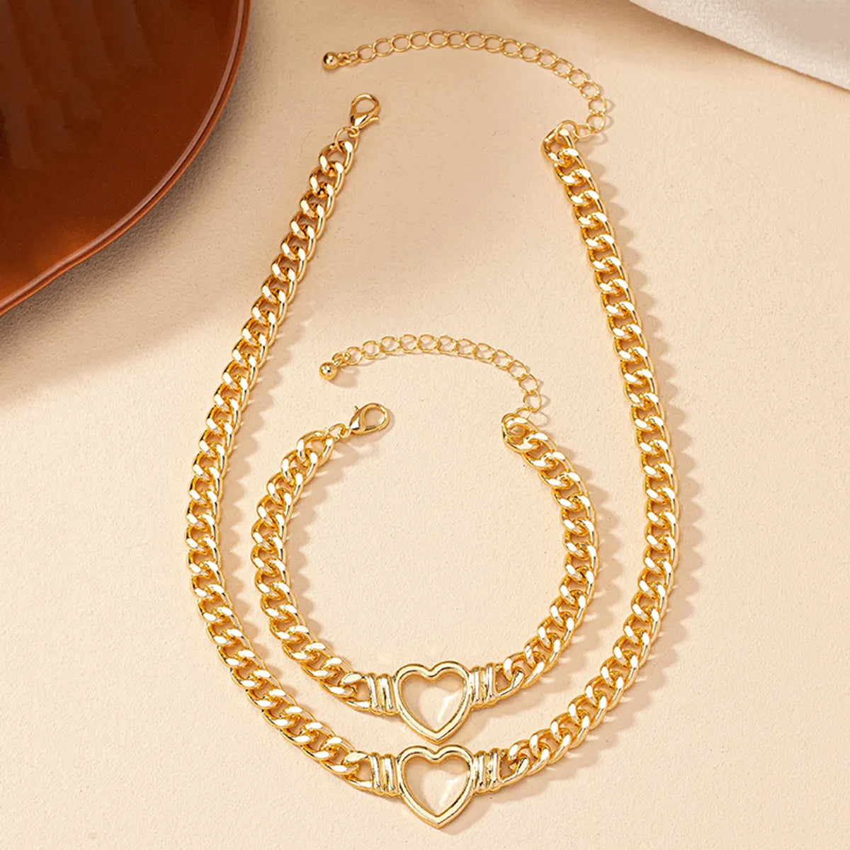 Classical Retro Heart Shape Alloy Plating Women's Bracelets Necklace