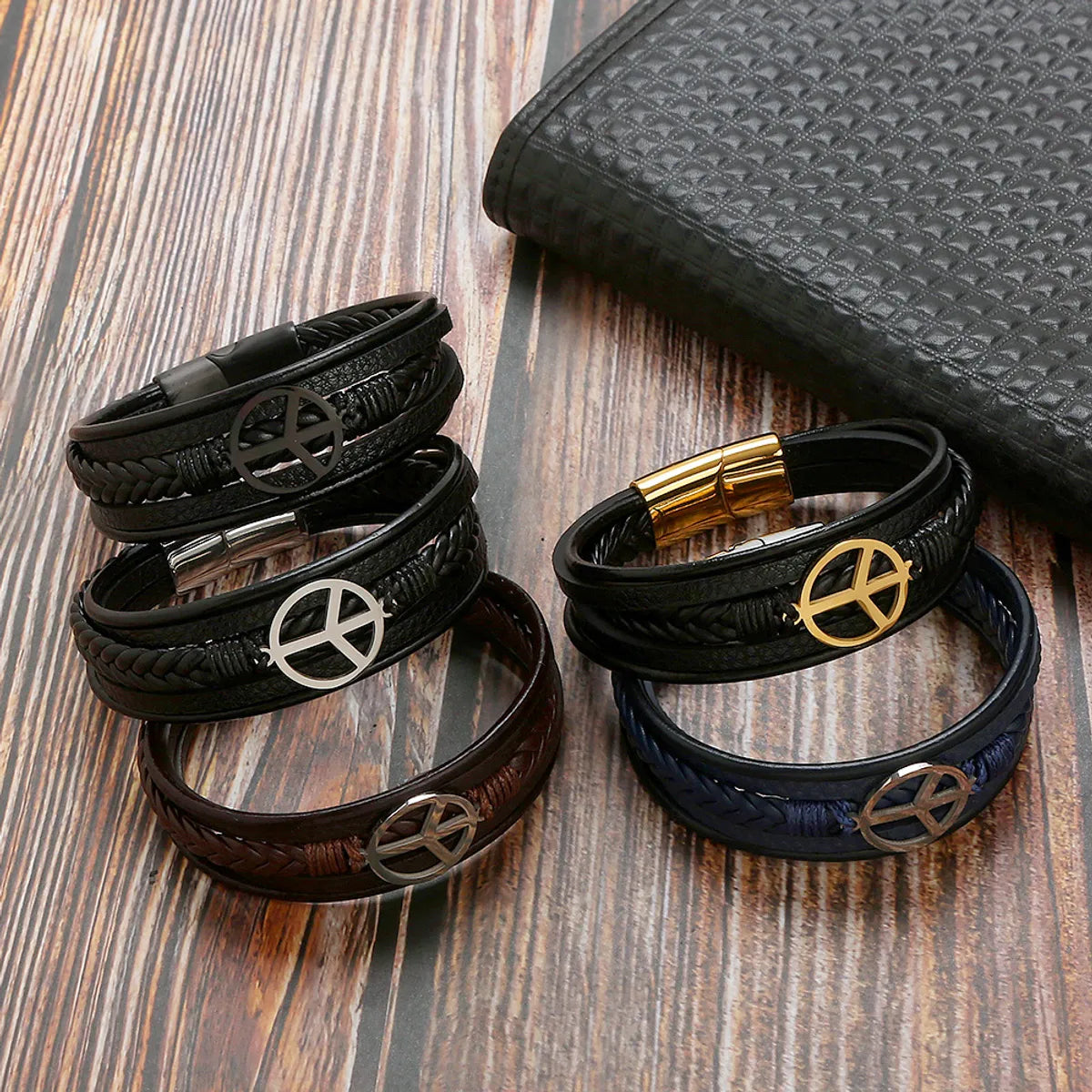 Classical Simple Style Roman Style Solid Color Stainless Steel Pu Leather Handmade Men'S Bracelets