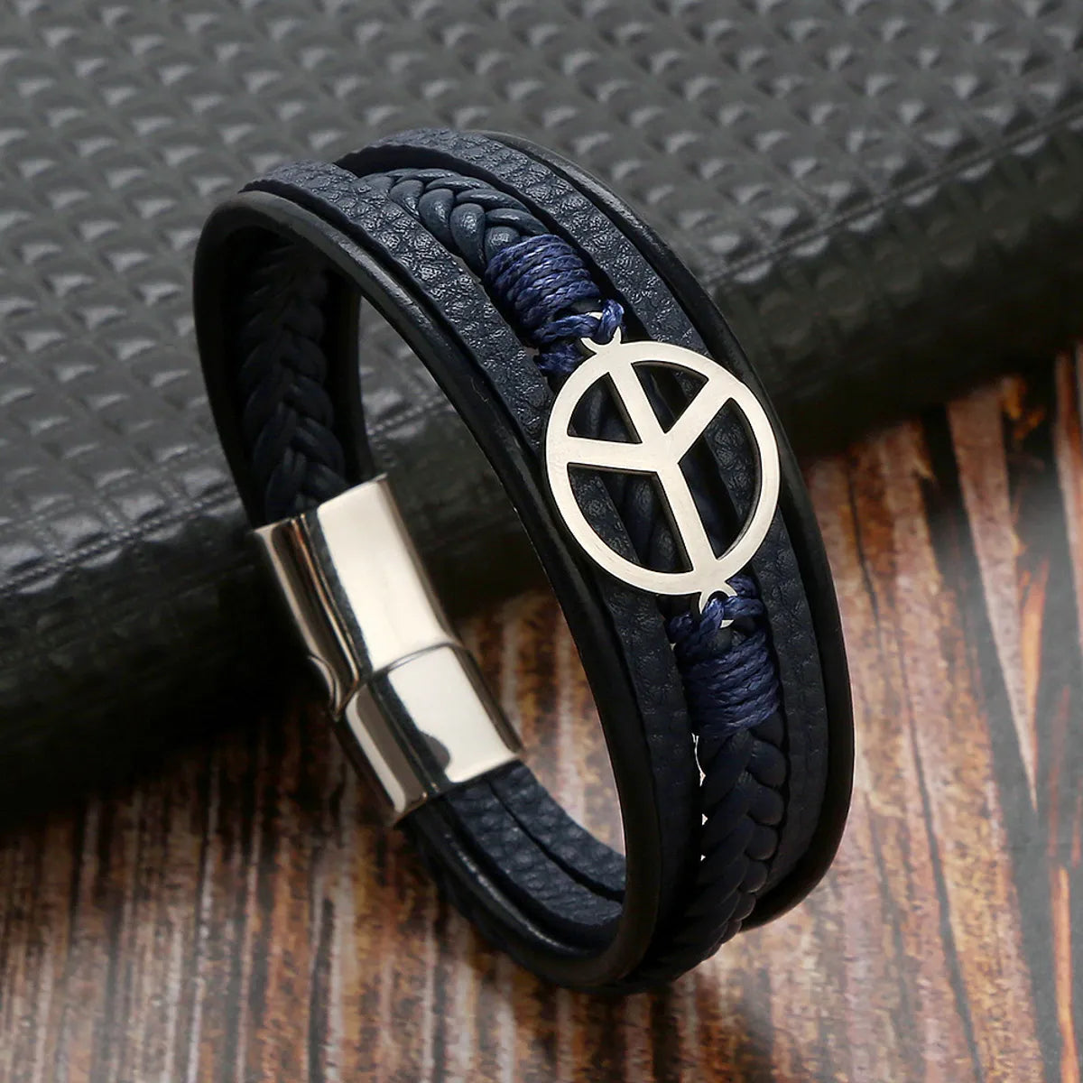 Classical Simple Style Roman Style Solid Color Stainless Steel Pu Leather Handmade Men'S Bracelets