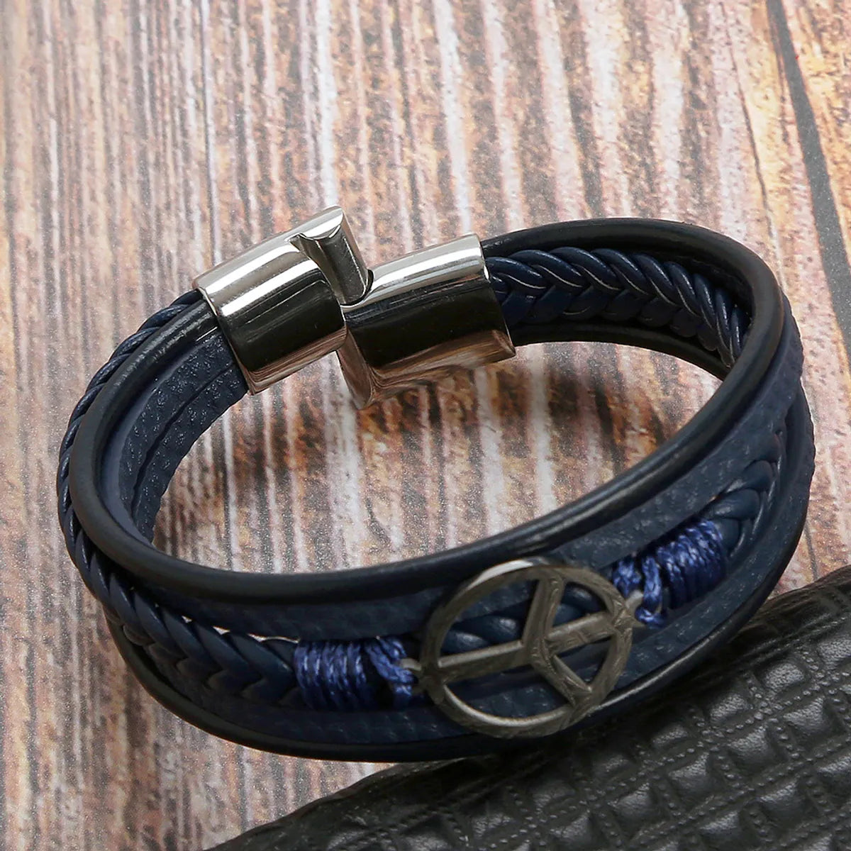 Classical Simple Style Roman Style Solid Color Stainless Steel Pu Leather Handmade Men'S Bracelets