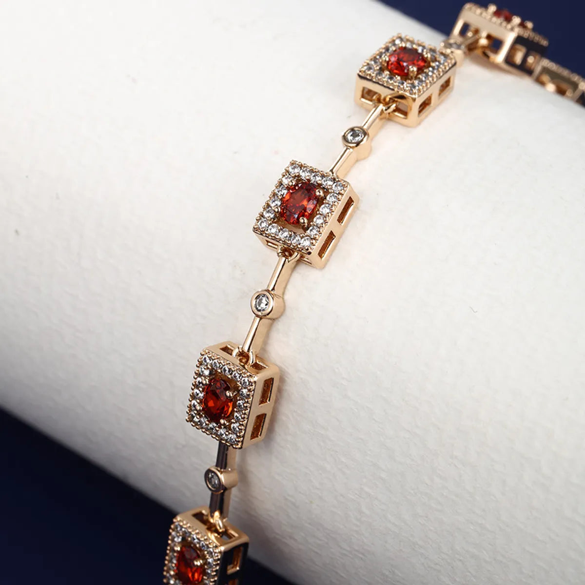 Classical XUPING Square Alloy Copper Alloy Inlay Artificial Gemstones 18K Gold Plated Women's Bracelets