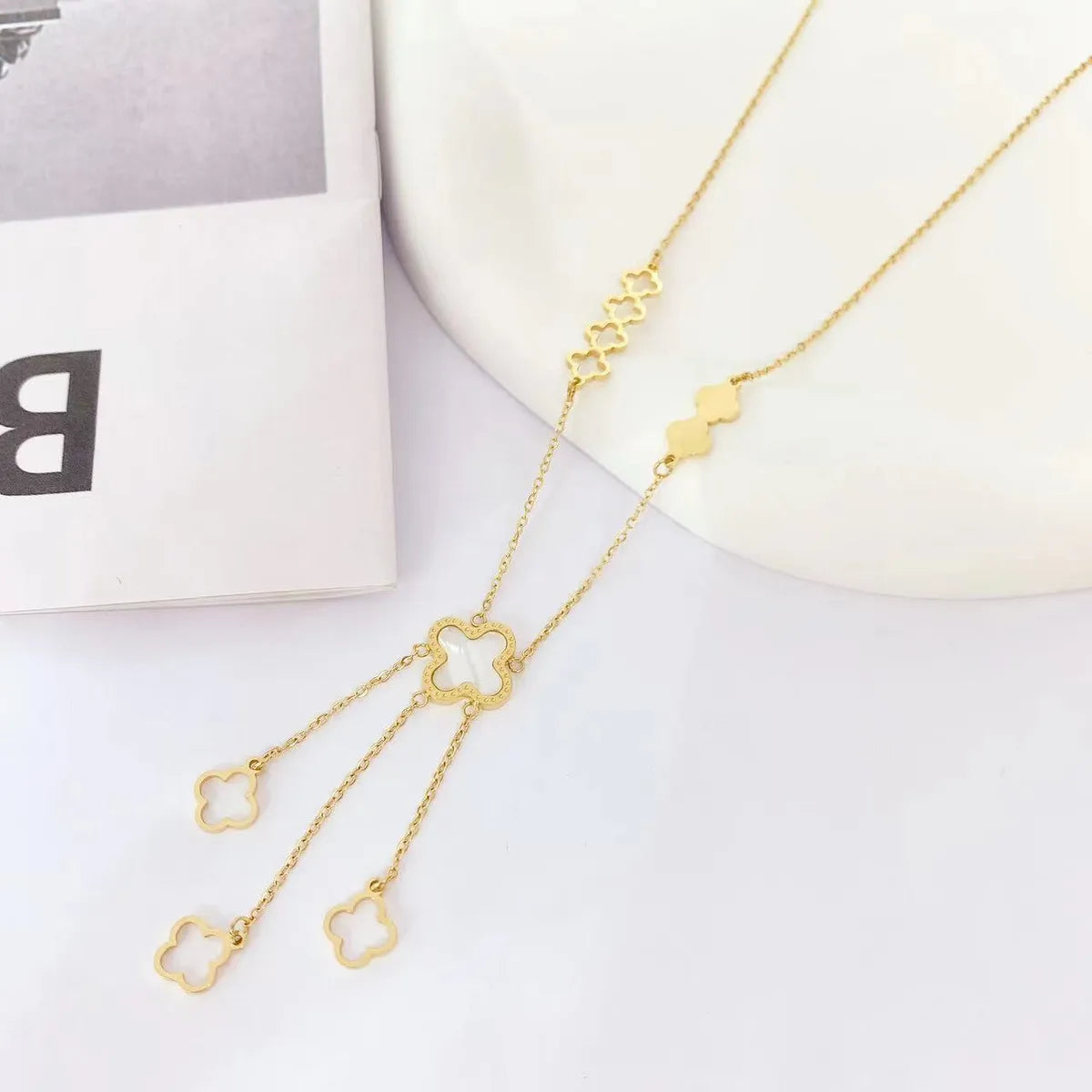 Clover Necklace Female Niche Design Light Luxury New Lucky Grass Tassel Necklace Clavicle Chain