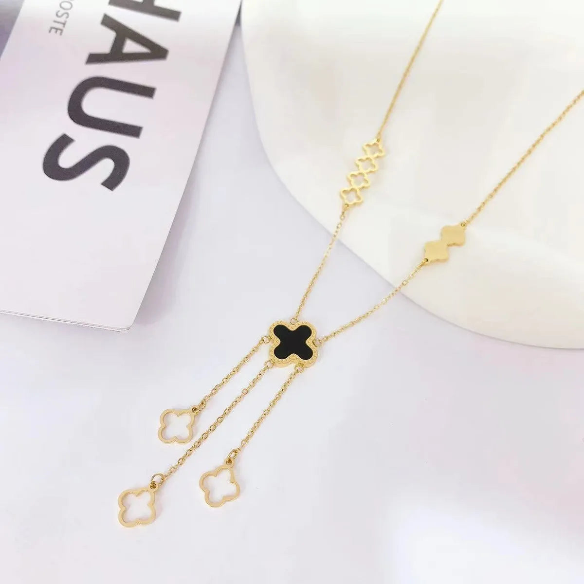 Clover Necklace Female Niche Design Light Luxury New Lucky Grass Tassel Necklace Clavicle Chain