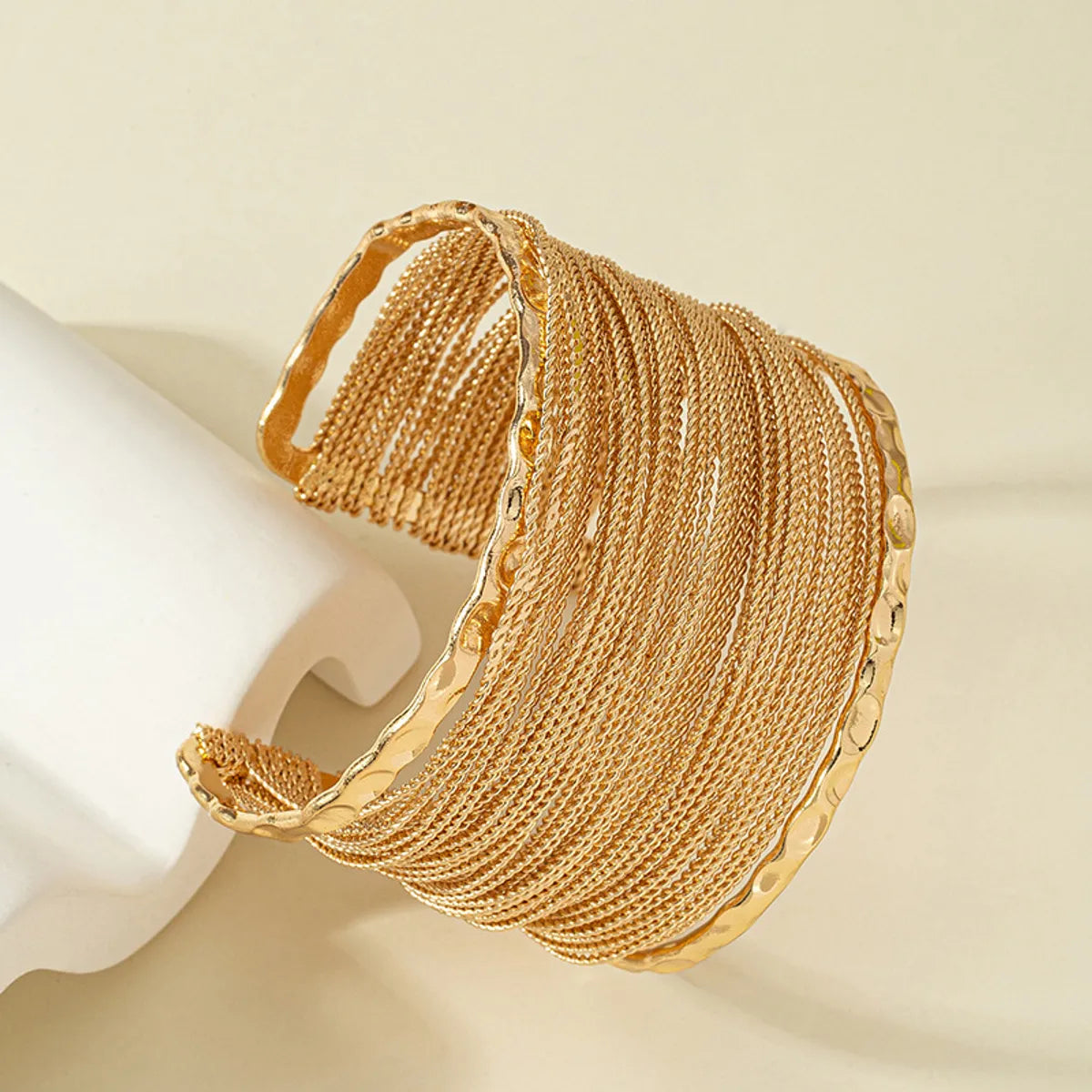 Commute Solid Color Gold Plated Metal Wholesale Bangle