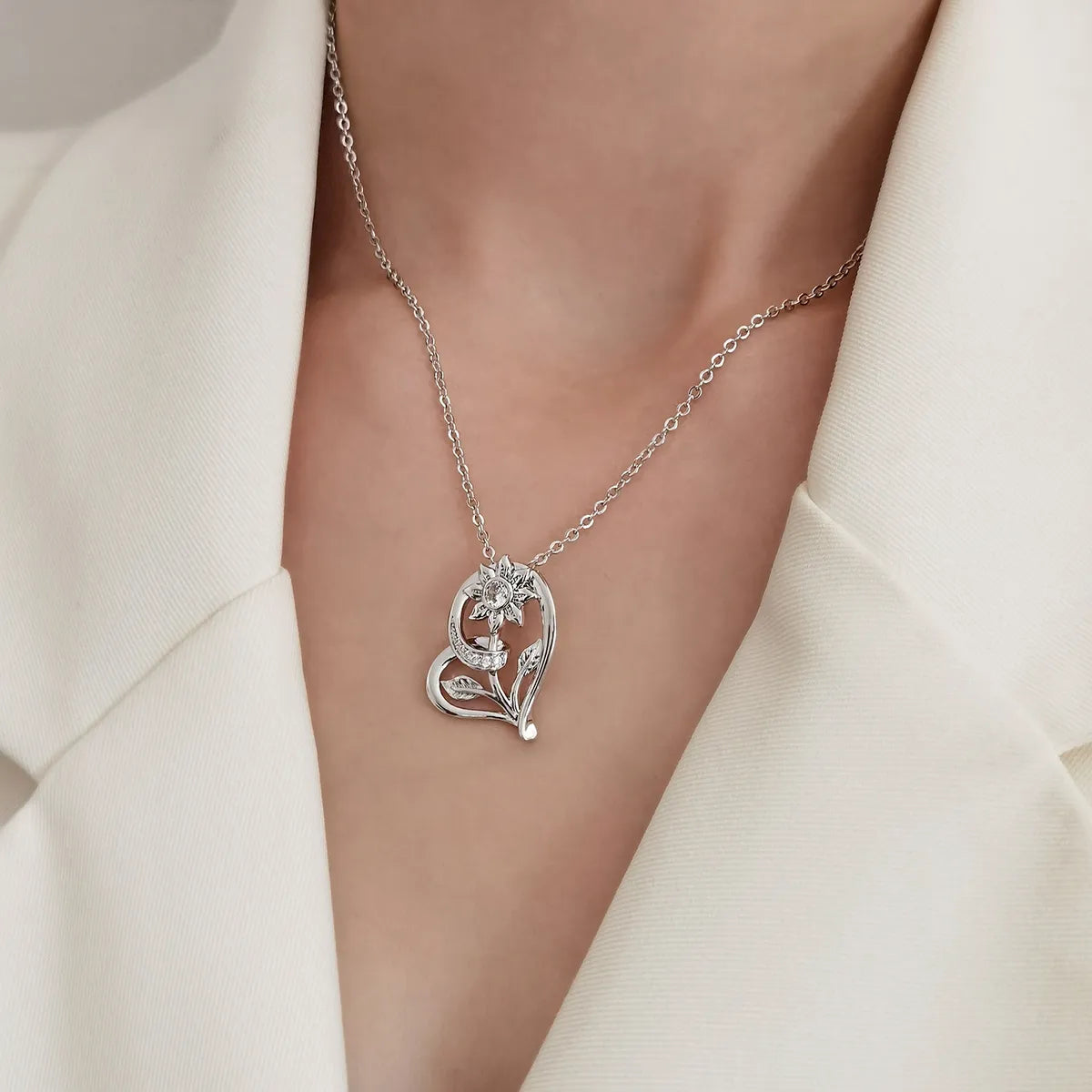 Copper 18K Gold Plated Cute Simple Style Commute Hollow Out Inlay Heart Shape Flower Zircon Pendant Necklace