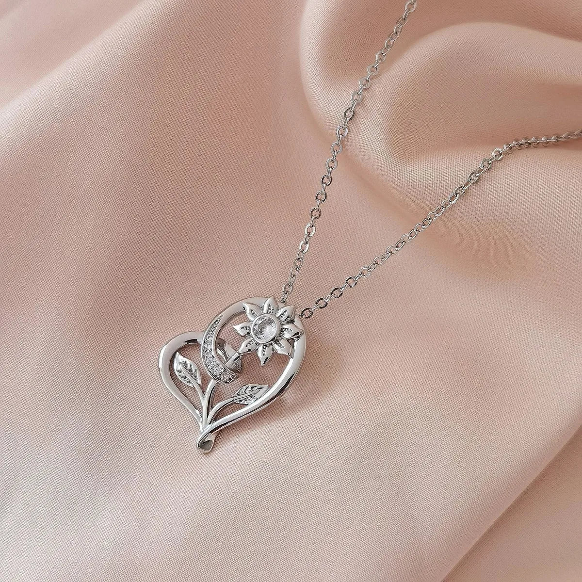 Copper 18K Gold Plated Cute Simple Style Commute Hollow Out Inlay Heart Shape Flower Zircon Pendant Necklace