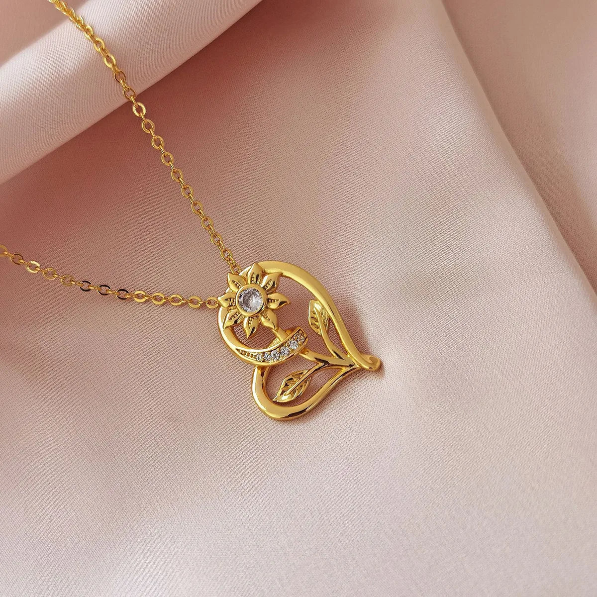 Copper 18K Gold Plated Cute Simple Style Commute Hollow Out Inlay Heart Shape Flower Zircon Pendant Necklace