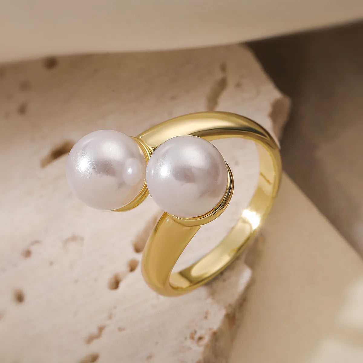 Copper 18K Gold Plated Elegant Simple Style Commute Plating Inlay Geometric Artificial Pearls Open Rings