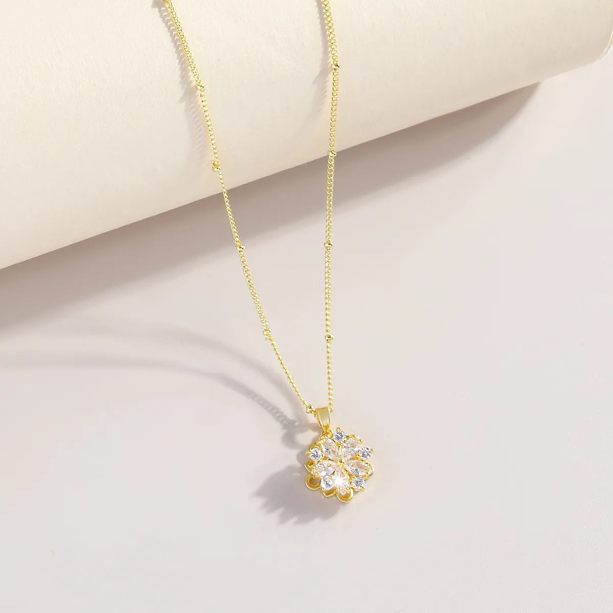 Copper 18K Gold Plated Gold Plated Elegant Luxurious Simple Style Plating Inlay Flower Zircon Pendant Necklace