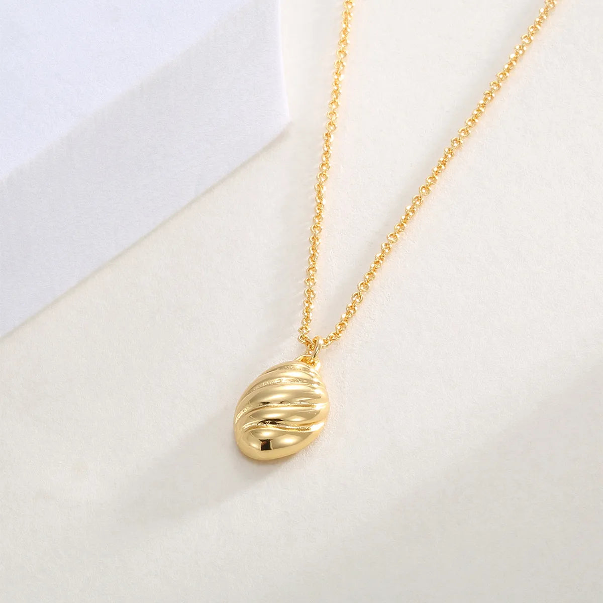 Copper 18K Gold Plated Oval Pendant Necklace